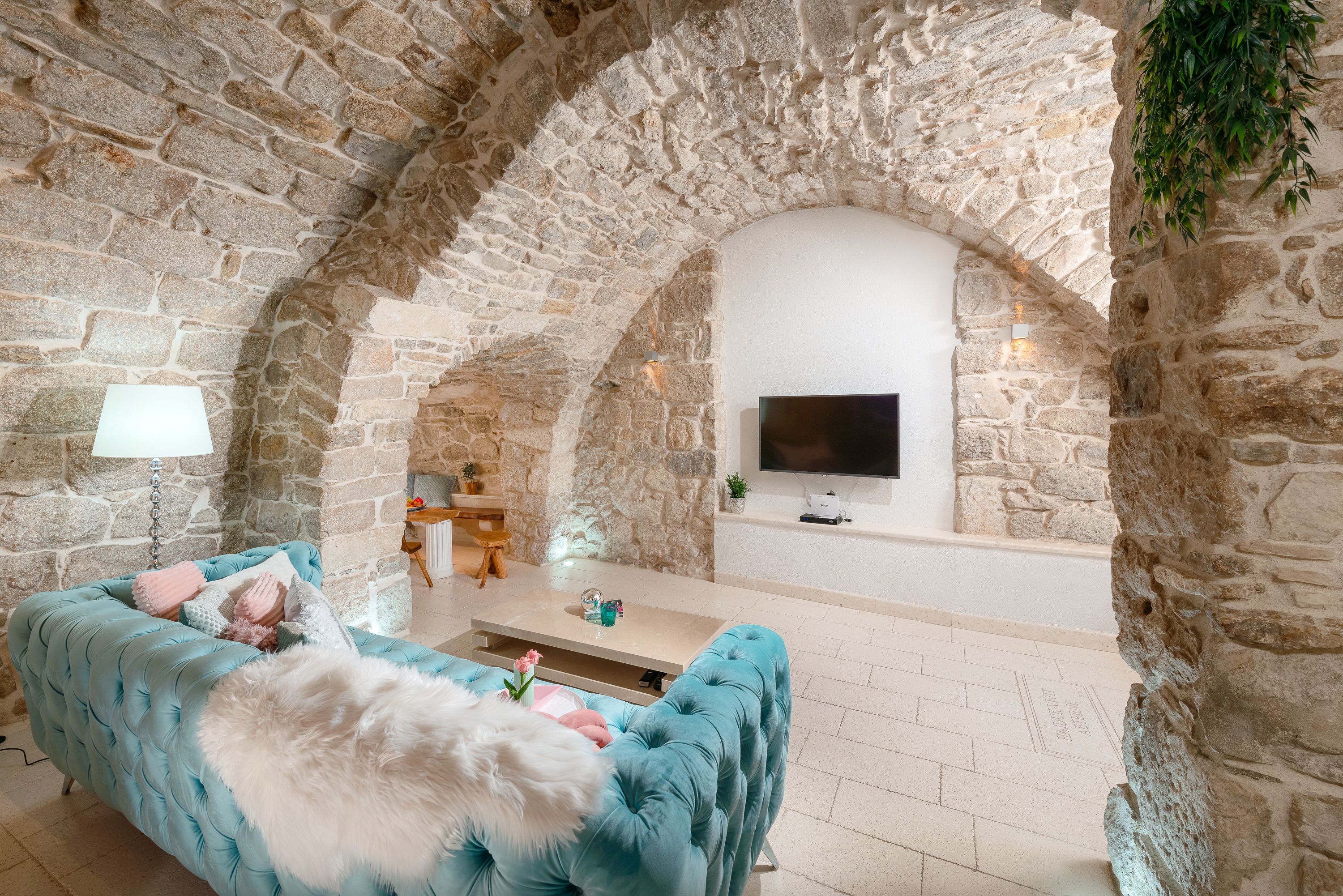 13_adorable_airbnb_apartments_in_split_for_under_60_per_night_10_5ef5bb1071