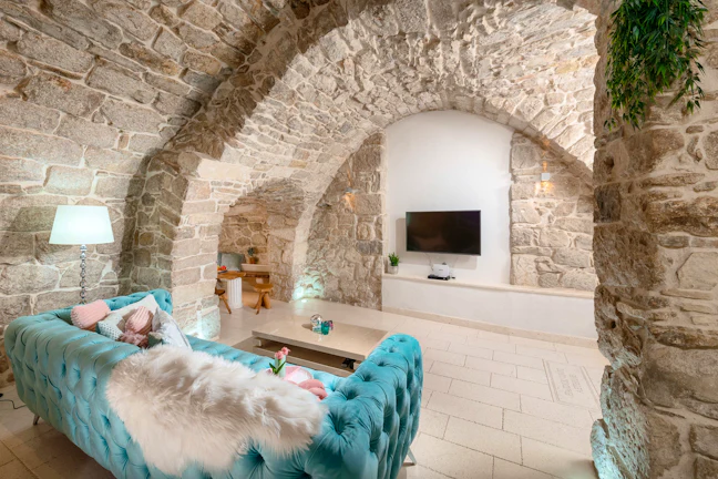 13_adorable_airbnb_apartments_in_split_for_under_60_per_night_10_5ef5bb1071