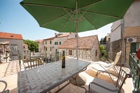 13_adorable_airbnb_apartments_in_split_for_under_60_per_night_11_1cd12bdadd