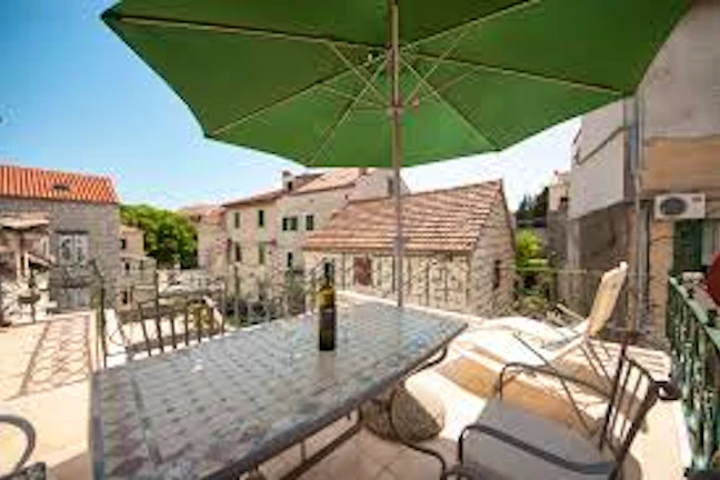 13_adorable_airbnb_apartments_in_split_for_under_60_per_night_11_1cd12bdadd