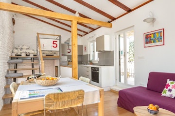 13_adorable_airbnb_apartments_in_split_for_under_60_per_night_4_d5e39828dc