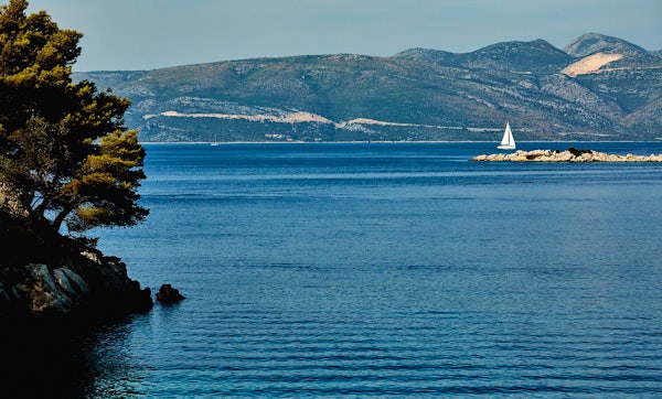 5 Benefits of Setting Sail on a Sunday or Monday