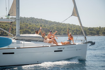 5_reasons_why_you_should_explore_croatia_on_a_party_yacht_1_bae46b82bc