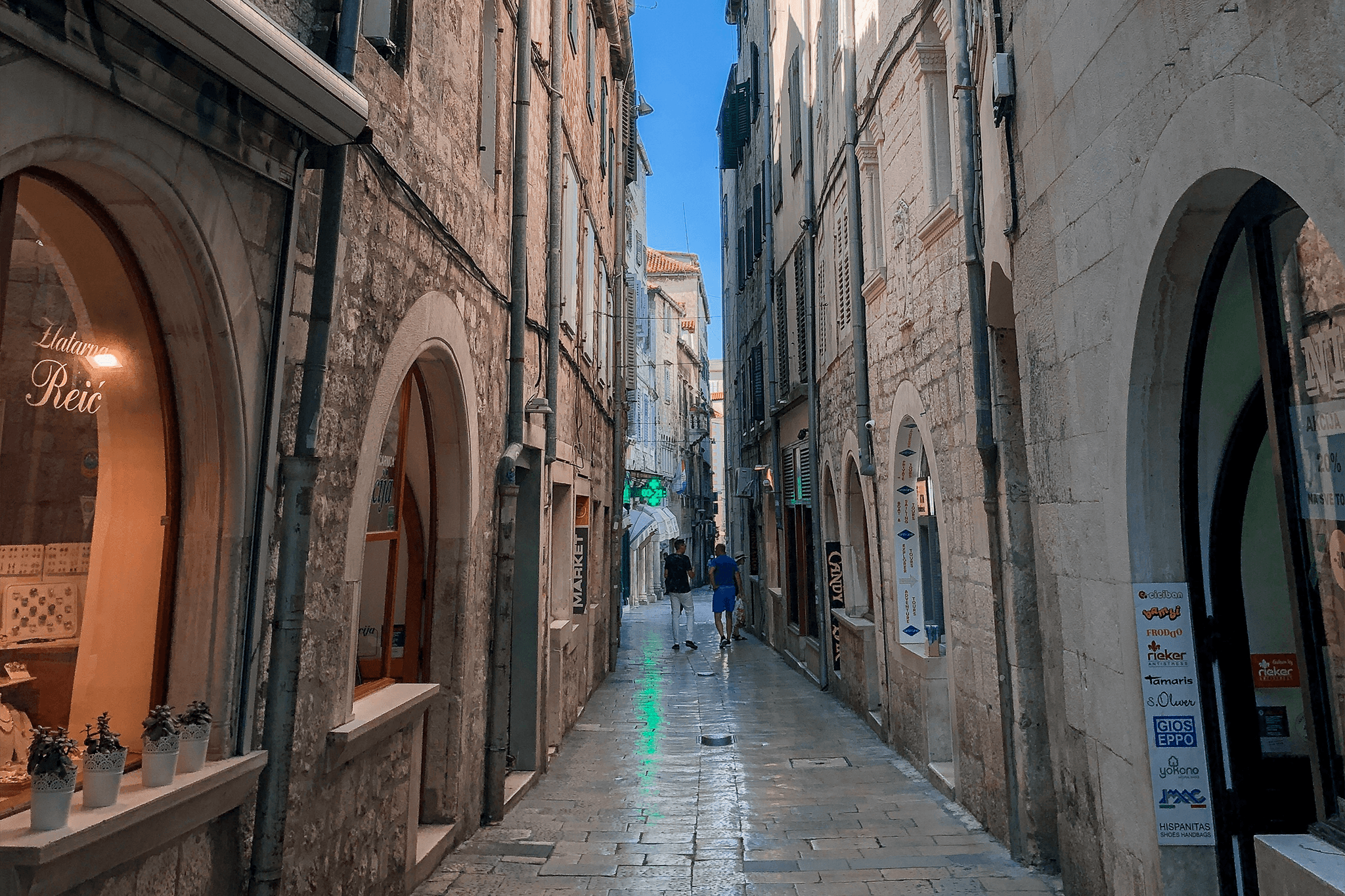 7_bars_in_dubrovnik_that_you_absolutely_must_drink_at_3_35c4223a93