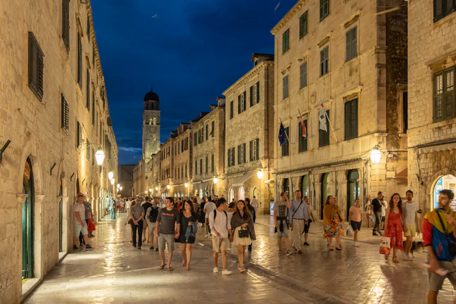 7_bars_in_dubrovnik_that_you_absolutely_must_drink_at_8_e794bc0bc0