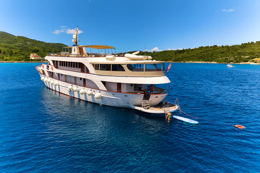 MAIN DECK