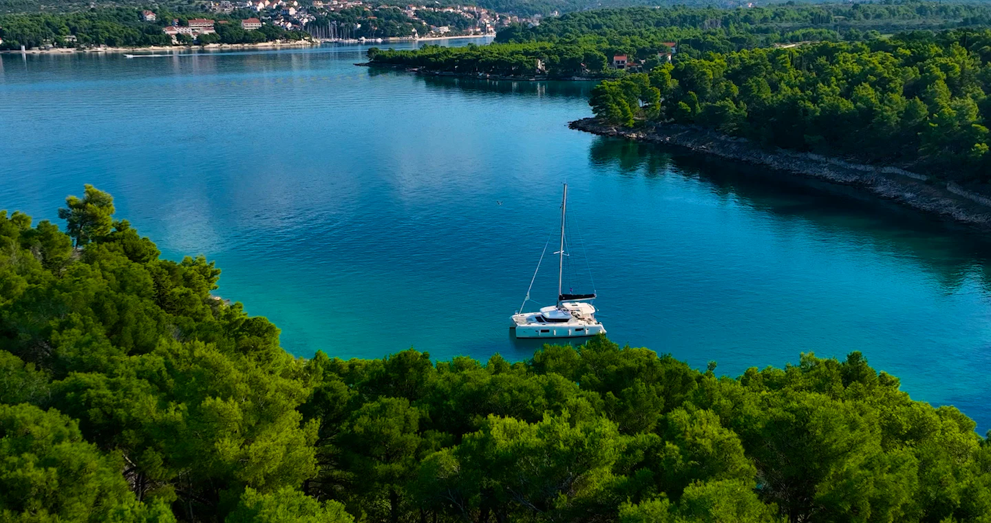 KINGFISHER LAGOON 42