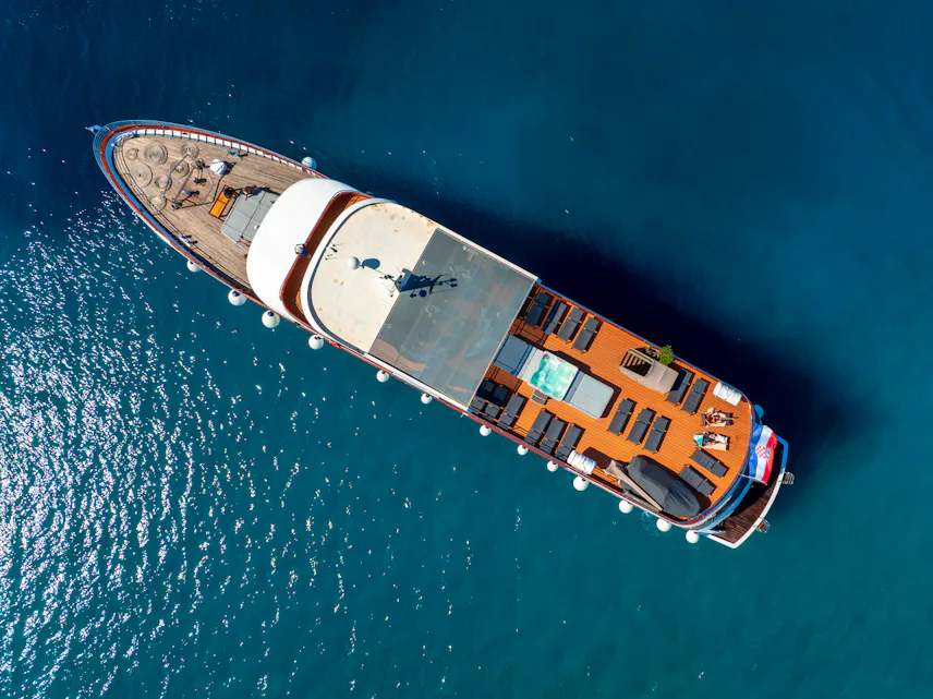 TOP DECK