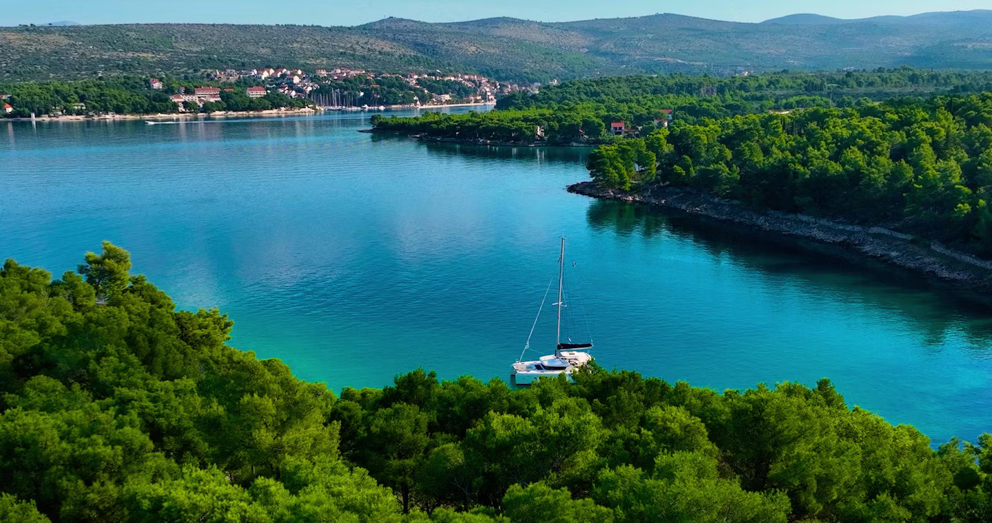 PRIVATE YACHT TOURS