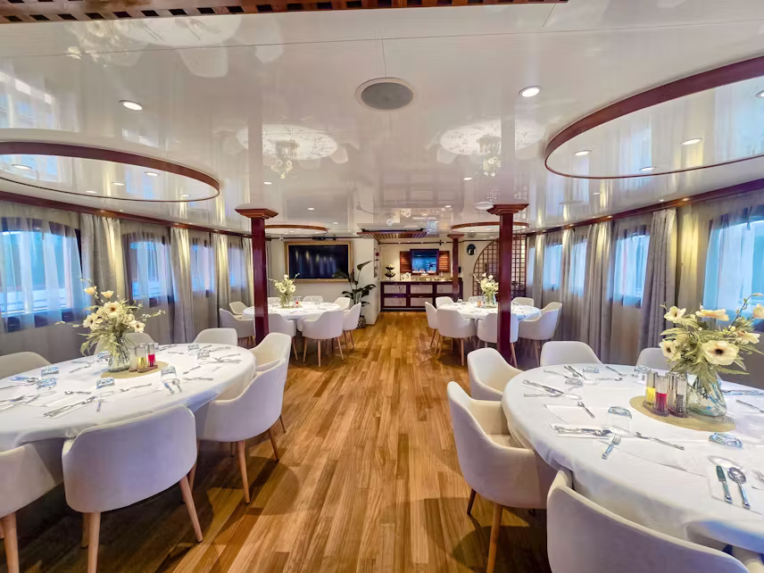 DINING SALON