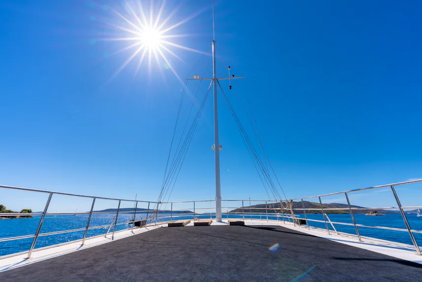 TOP DECK