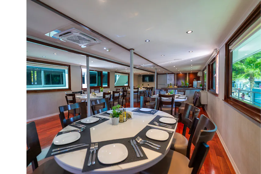 DINING SALON