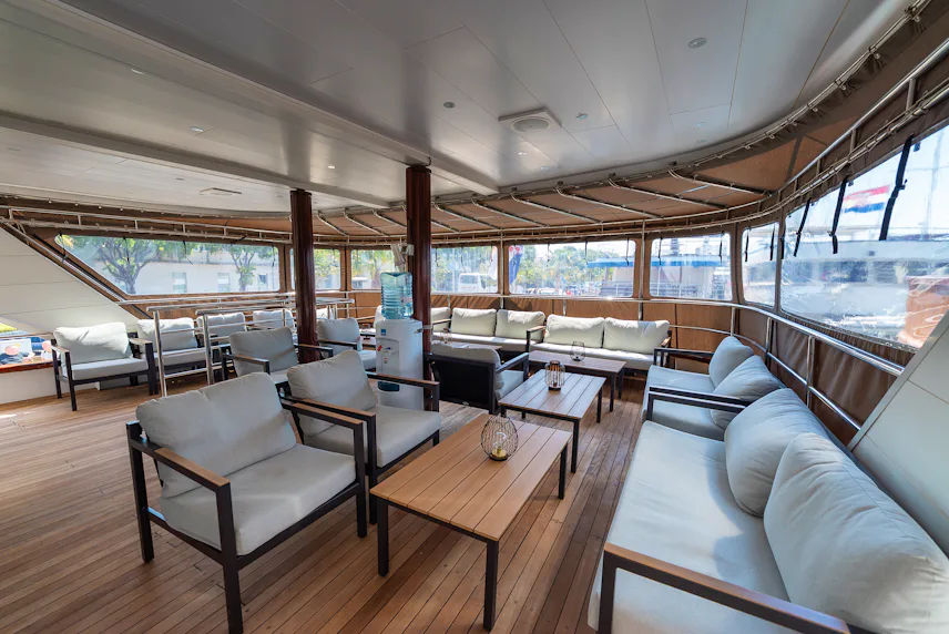 MAIN DECK