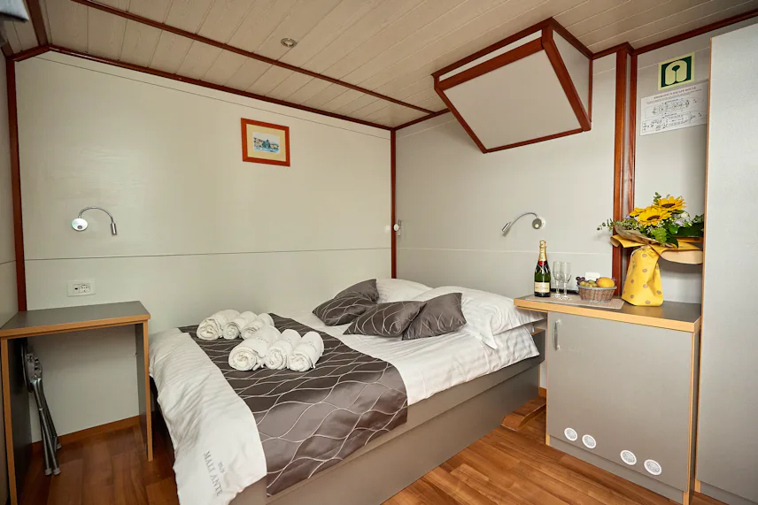 CABINS