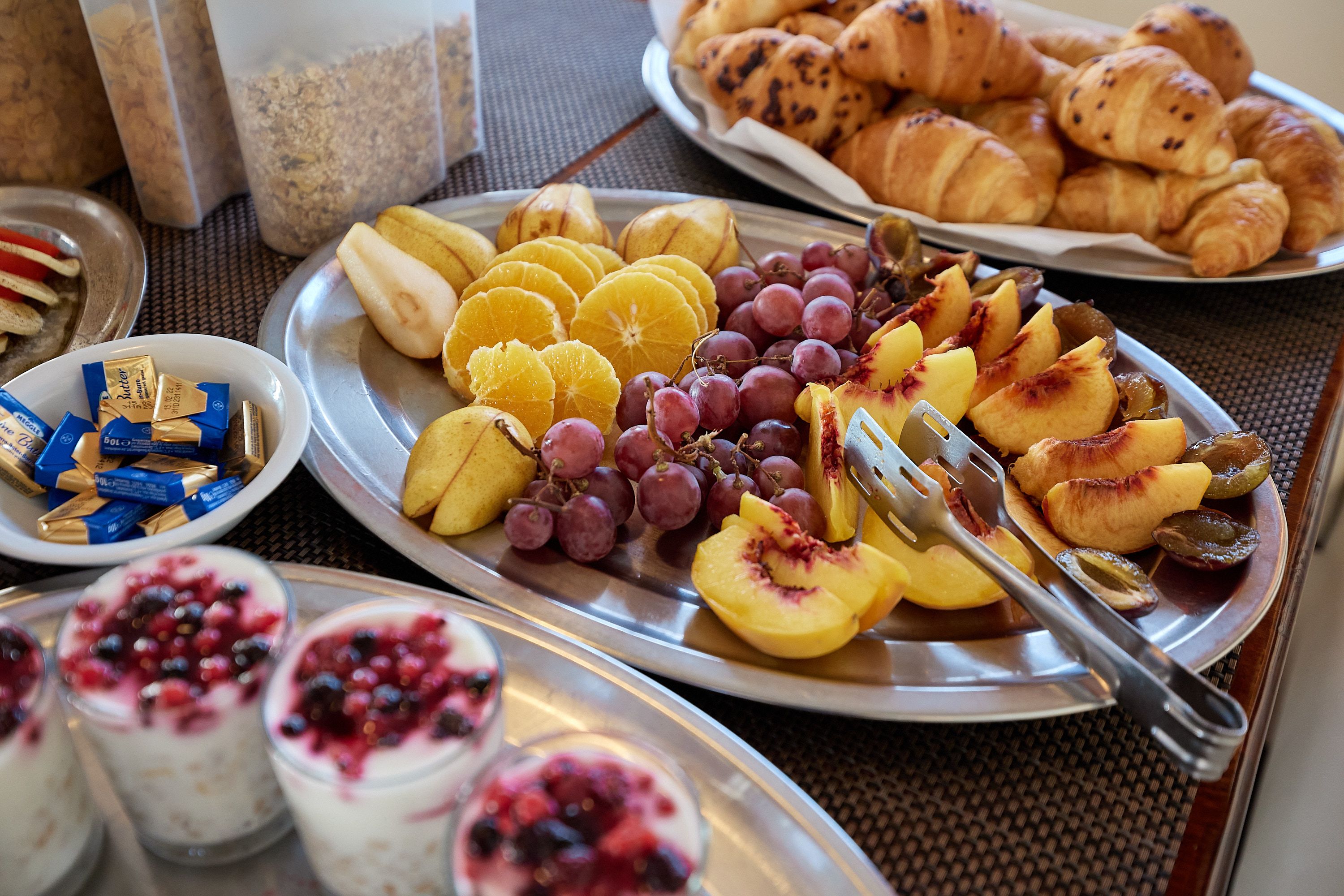 Breakfast & Lunch Daily