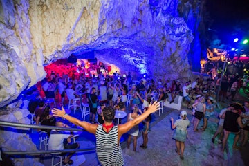 croatian_islands_you_need_to_visit_if_youre_looking_to_party_10_3ebbcb933a