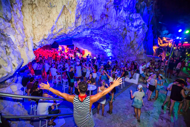 croatian_islands_you_need_to_visit_if_youre_looking_to_party_10_3ebbcb933a
