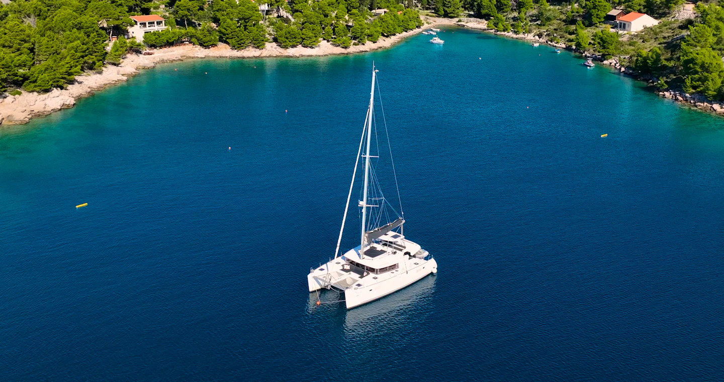 DRAGONFLY LAGOON 450F