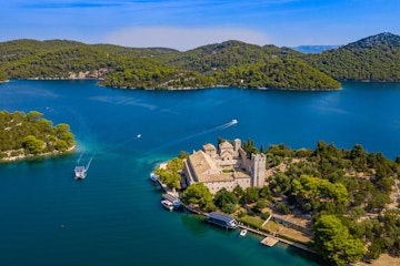 island_hopping_in_croatia_5_738a9c285a