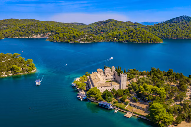 island_hopping_in_croatia_5_738a9c285a