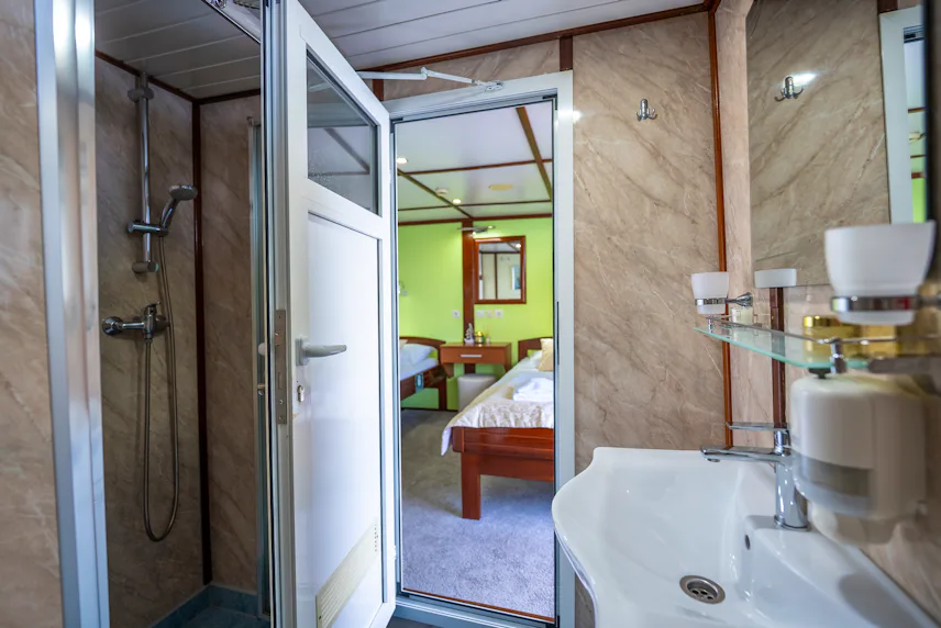ENSUITES