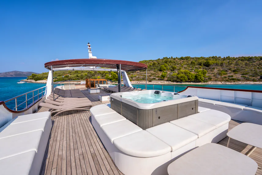 TOP DECK