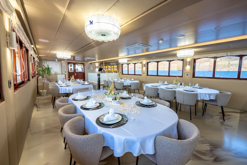 DINING SALON