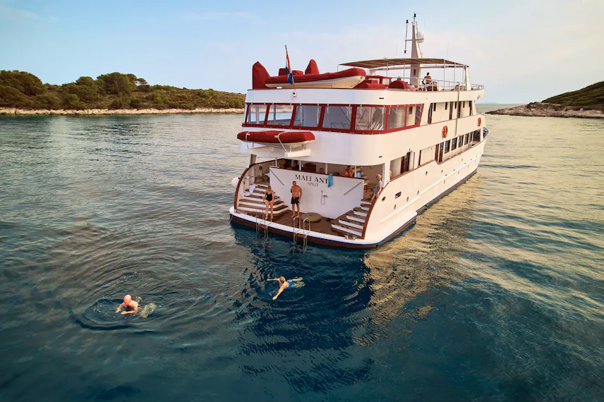 MAIN DECK