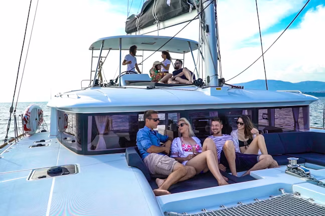 private_yacht_tour_vs_yacht_charter_1_07c7b88de7