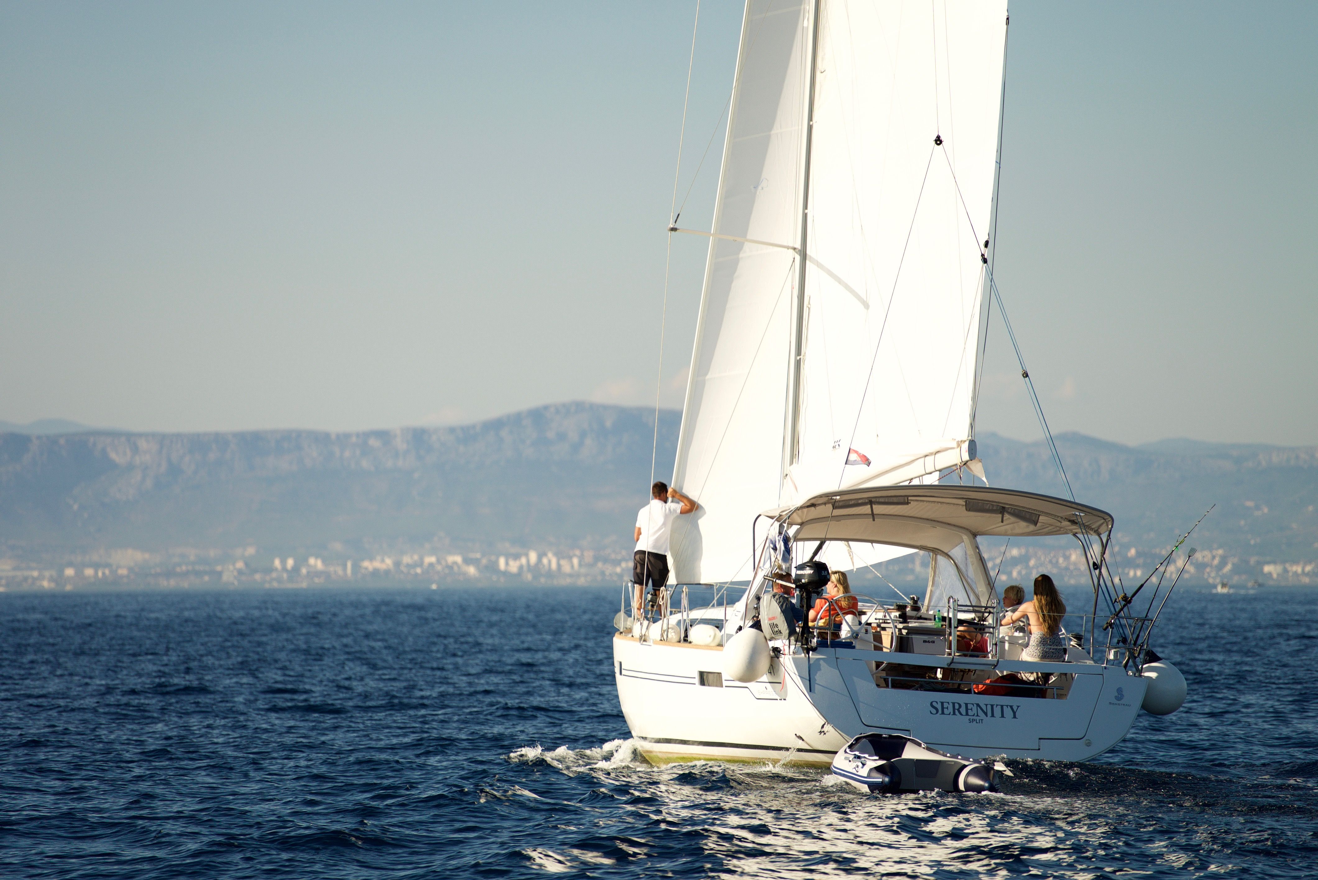 private_yacht_tour_vs_yacht_charter_2_a9c957ab6d