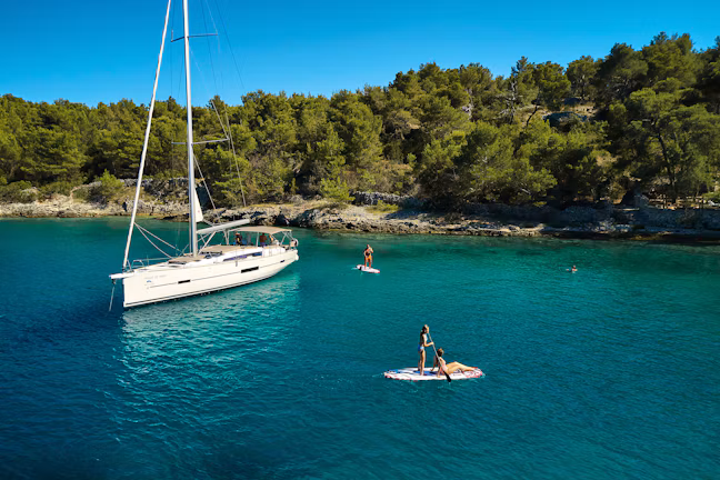 private_yacht_tour_vs_yacht_charter_3_1c463b8811