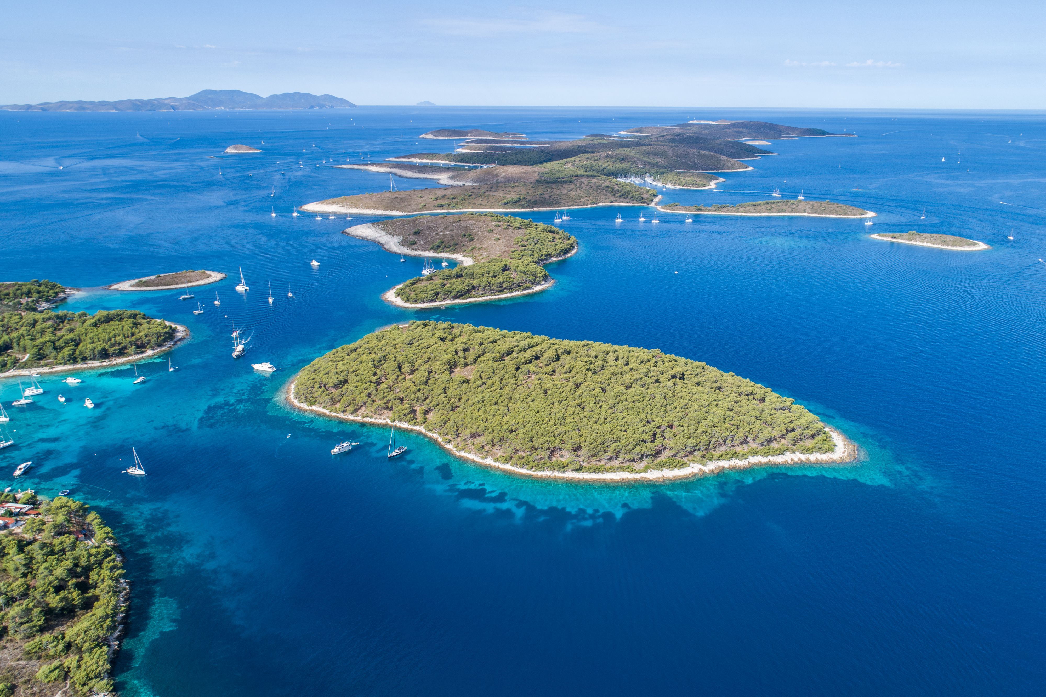 private_yacht_tour_vs_yacht_charter_5_f3d58086bf
