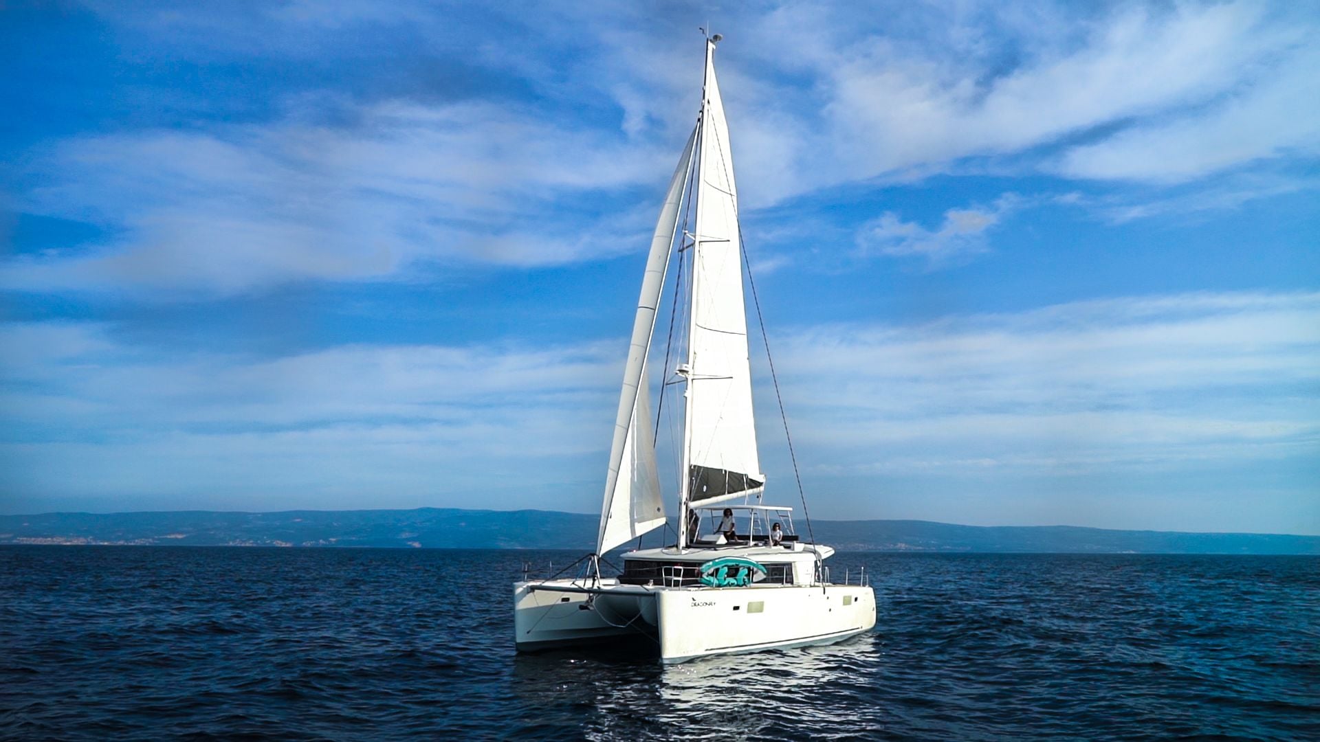 Private Yacht Tour vs Yacht Charter