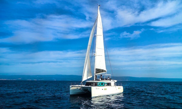 Private Yacht Tour vs Yacht Charter