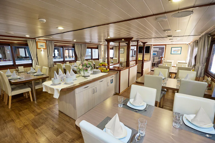 DINING SALON
