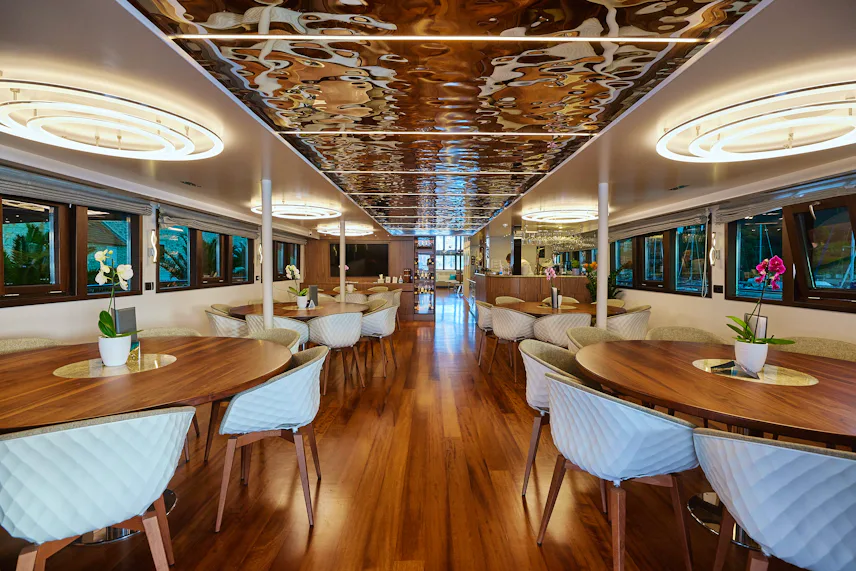 DINING SALON