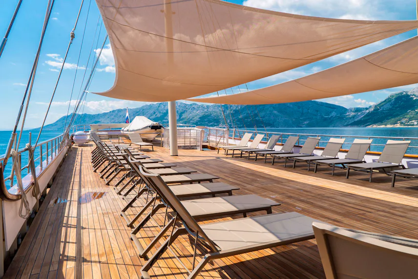 TOP DECK
