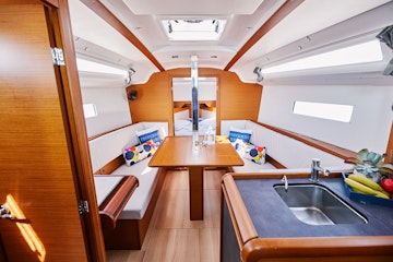 the_ultimate_yacht_for_small_group_experiences_3_11d11ea845