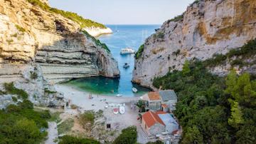 Vis Destination Guide